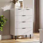 Comò a 5 cassetti Wave Fluted, cassettiera alta, organizer largo in legno con cassetti profondi, mobili moderni bianchi per camera da letto