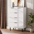 Comò a 5 cassetti Wave Fluted, cassettiera alta, organizer largo in legno con cassetti profondi, mobili moderni bianchi per camera da letto