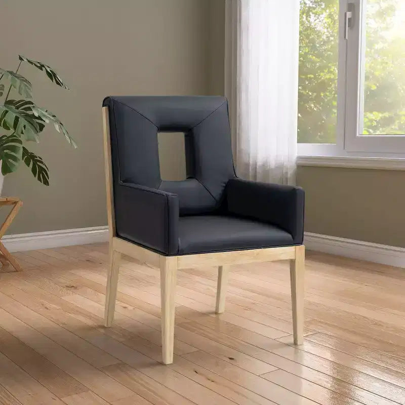 Sedia da pranzo con braccioli in pelle vegana nera – Struttura in legno di quercia, Stile moderno di metà secolo, Schienale alto