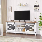 Mobile porta TV in stile rustico per TV fino a 70" – Anta scorrevole a fienile, ripiani aperti, bianco e marrone, 66"L