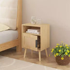 Comodino in Rattan da 22,83'' H, Tavolino con Ante e Ripiani aperti, Tavolino d'Appoggio con Gambe in Legno Massiccio per Camera da Letto, Dormitorio e Piccoli Spazi, Quercia