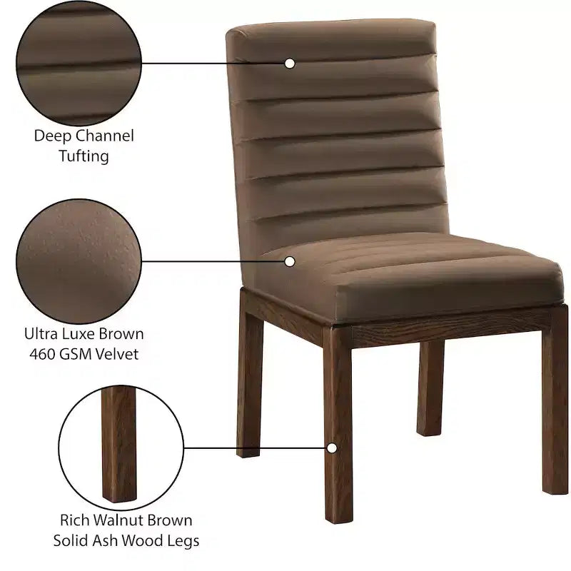 Sedia da pranzo in velluto – Trapuntatura profonda a canali, gambe in legno di frassino noce, design contemporaneo