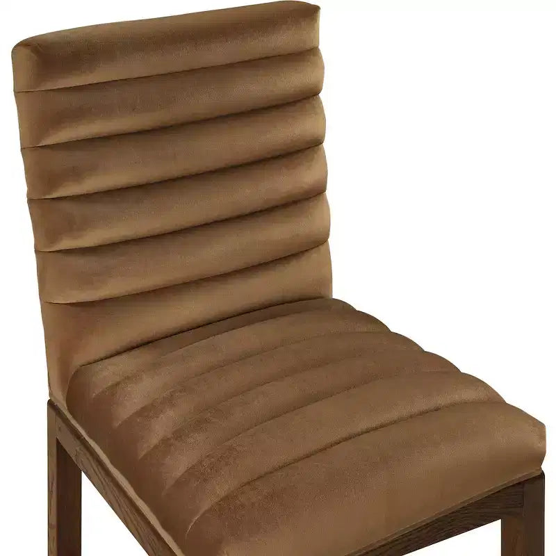 Sedia da pranzo in velluto – Trapuntatura profonda a canali, gambe in legno di frassino noce, design contemporaneo